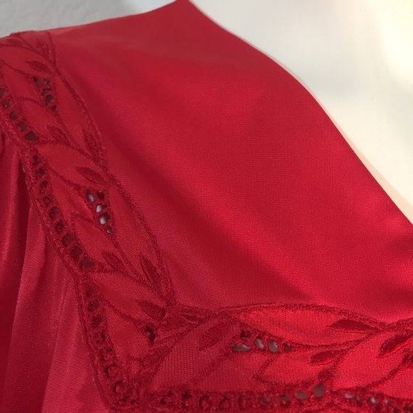 Vintage Red Shadowline Robe Nylon Button Front Medium Dressing Gown - Picture 2 of 9